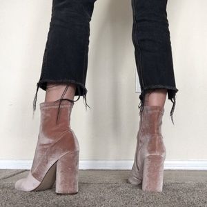 Never worn Steve Madden pink velvet boots